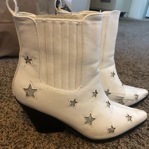 Amazing white star cowgirl booties